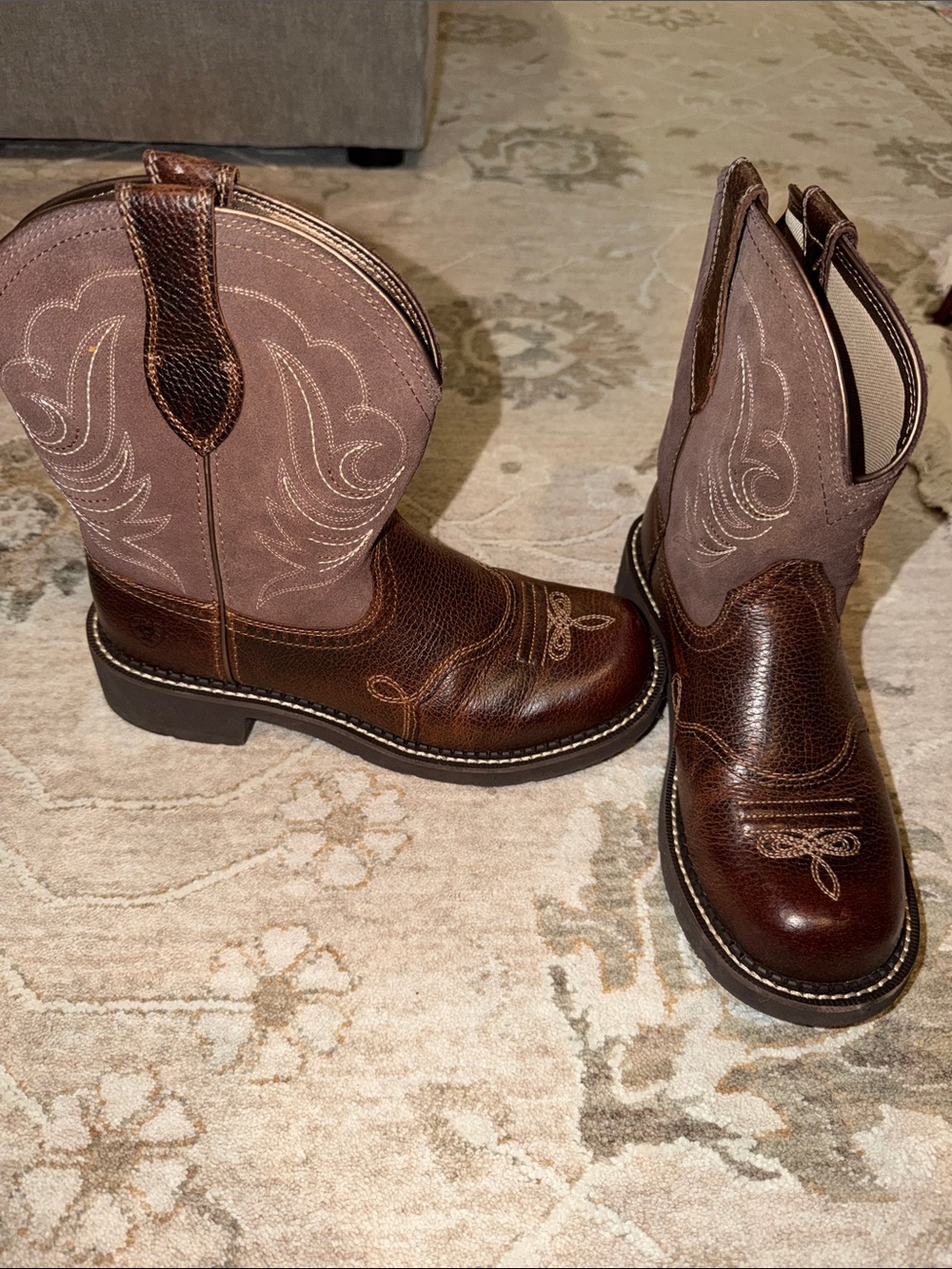 Ariat cowgirl boots